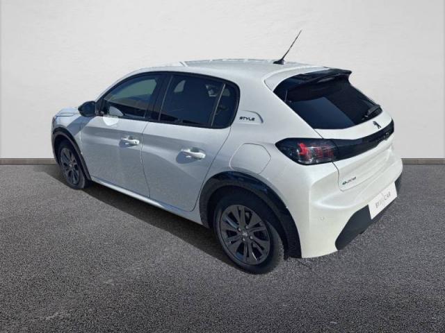 Peugeot 208 image 1