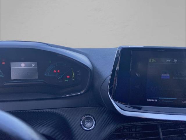 Peugeot 208 image 1