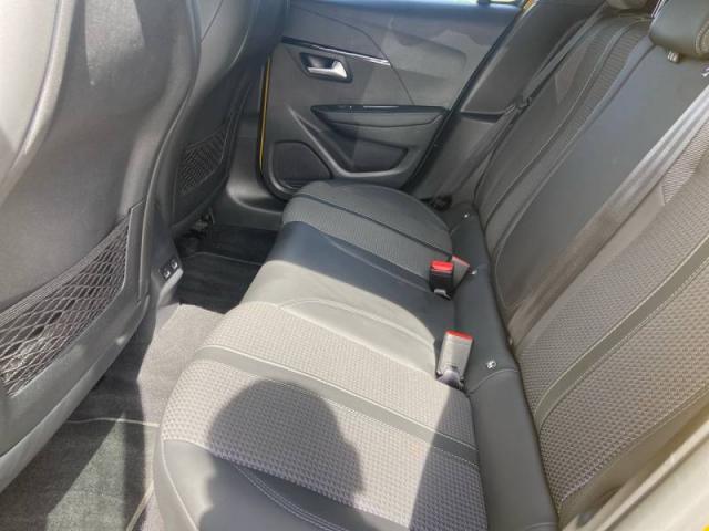 Peugeot 208 image 8