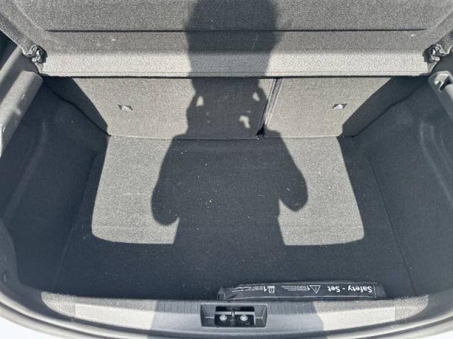 Peugeot 208 image 8