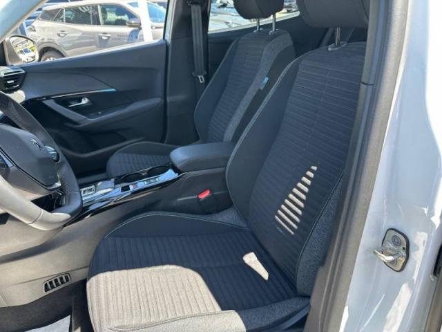 Peugeot 2008 image 2