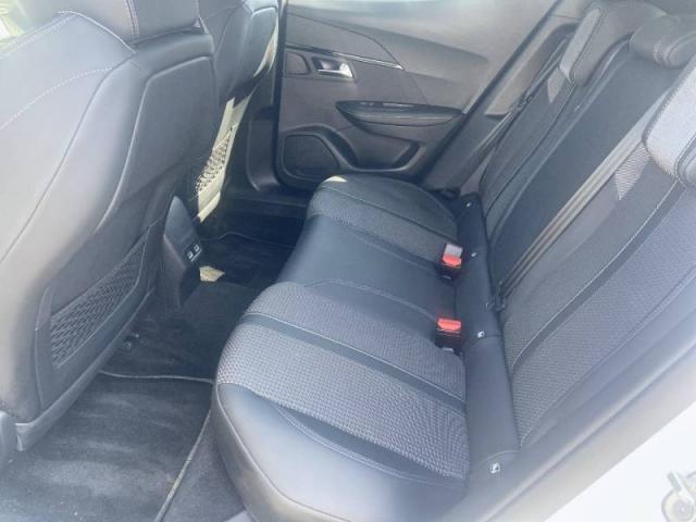 Peugeot 2008 image 8