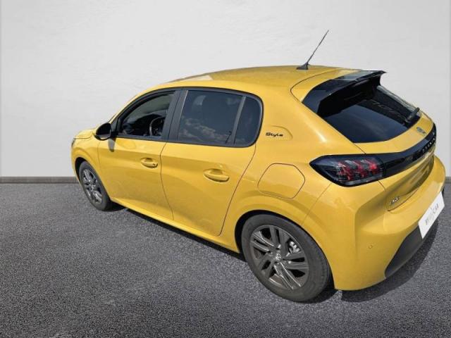 Peugeot 208 image 2