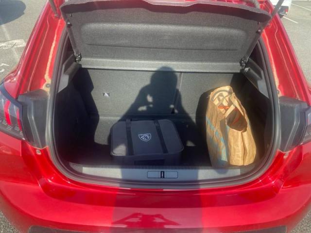 Peugeot 208 image 3