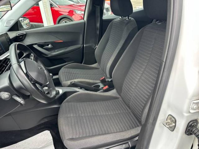 Peugeot 2008 image 3