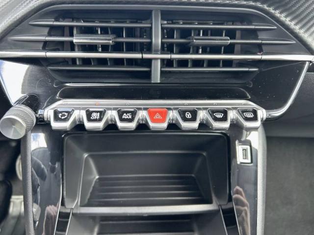 Peugeot 208 image 3