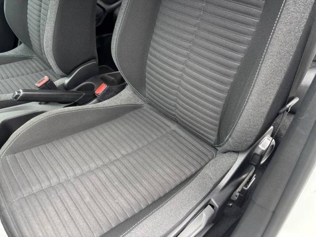 Peugeot 208 image 9