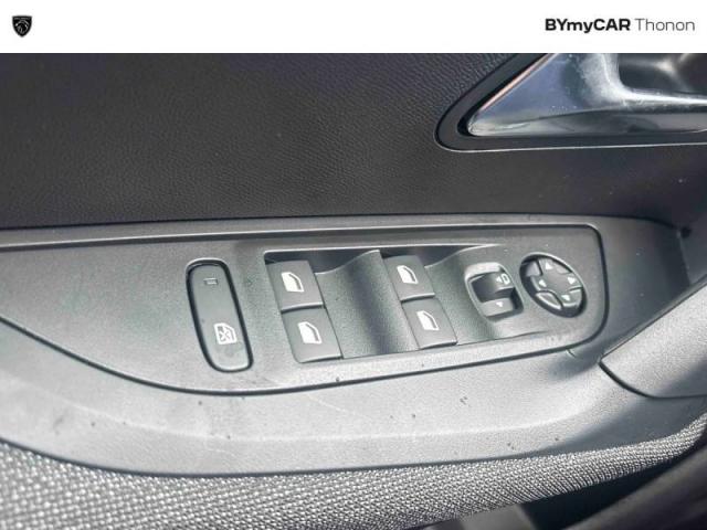 Peugeot 2008 image 8