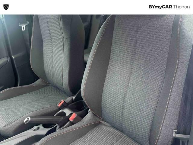 Peugeot 2008 image 8