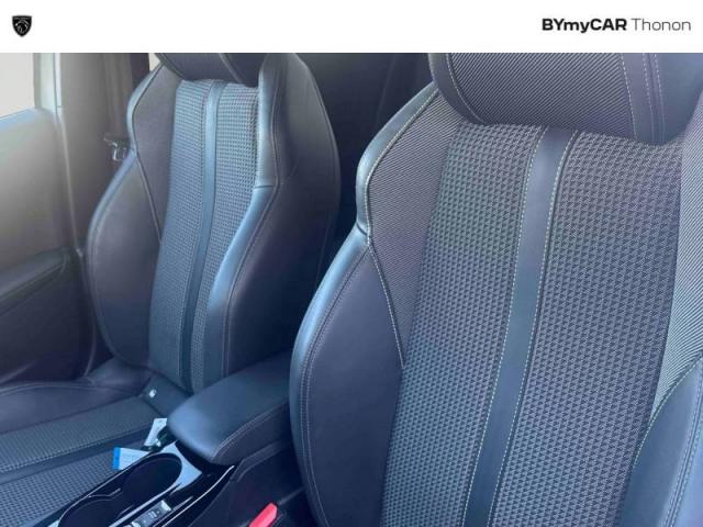 Peugeot 2008 image 8