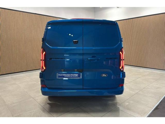 Ford Transit image 4