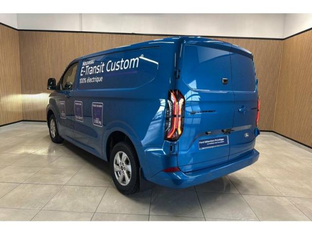 Ford Transit image 7