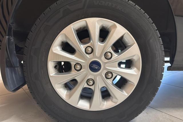 Ford Transit Custom image 3
