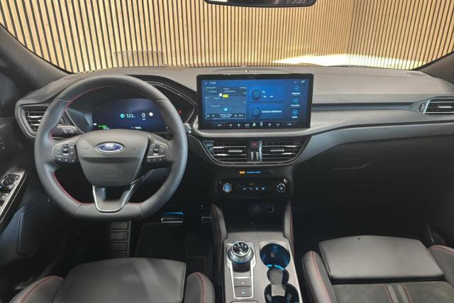 Ford Kuga image 1