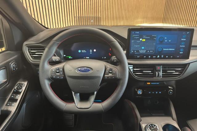 Ford Kuga image 8