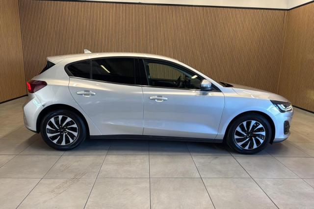 Ford Focus image 6