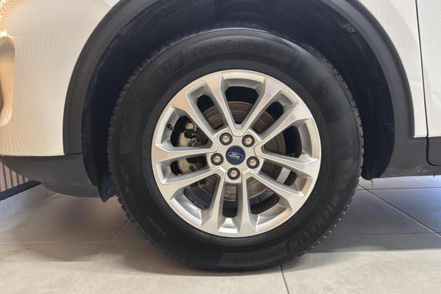 Ford Kuga image 1