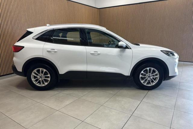 Ford Kuga image 3