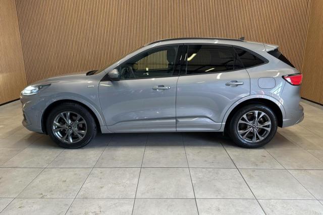 Ford Kuga image 2