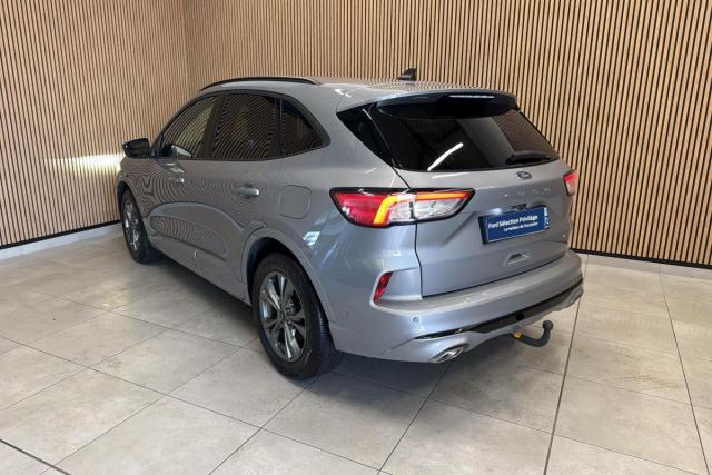 Ford Kuga image 8