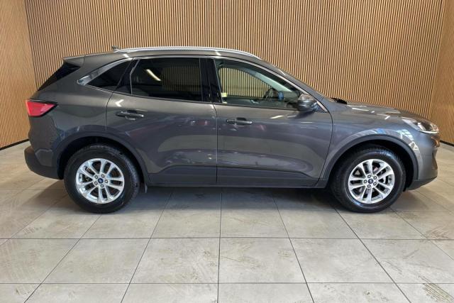 Ford Kuga image 9