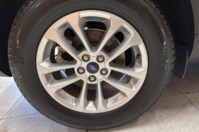 Ford Kuga image 5