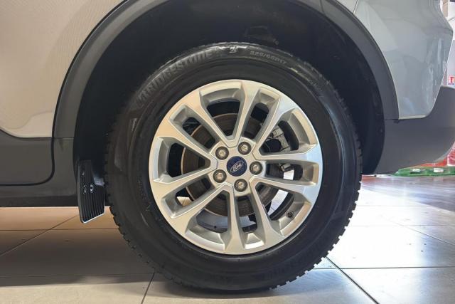 Ford Kuga image 2