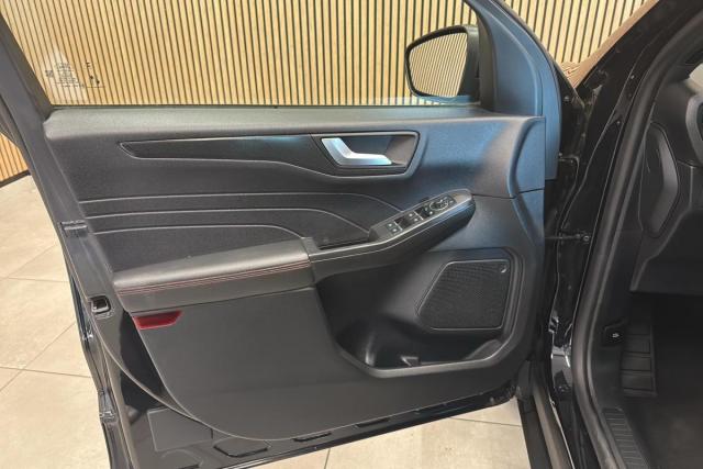 Ford Kuga image 9