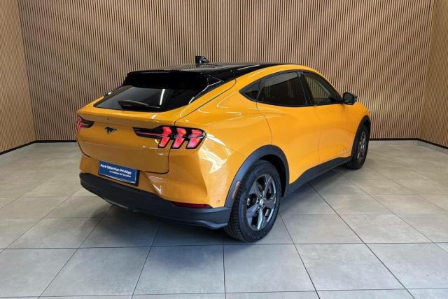 Ford Mustang image 8