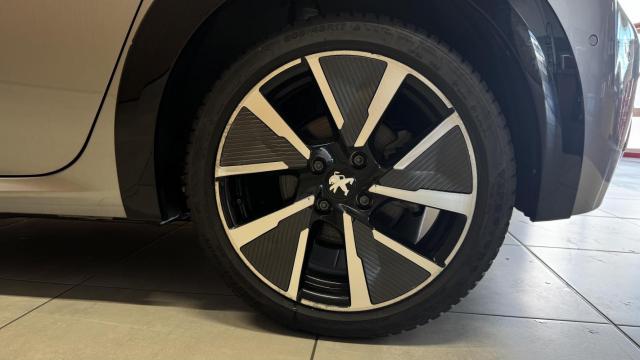 Peugeot 208 image 4