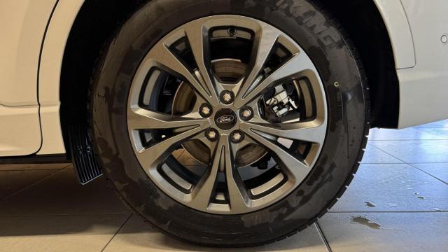 Ford Kuga image 8
