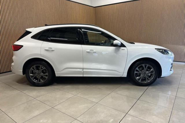 Ford Kuga image 9