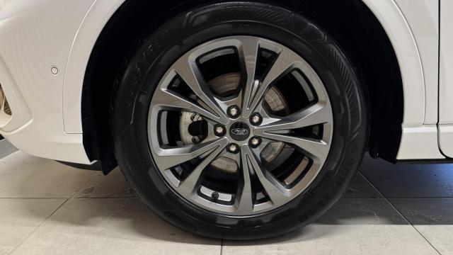 Ford Kuga image 5