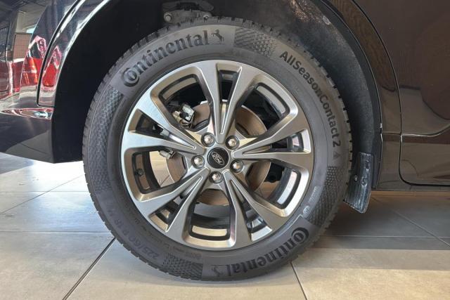 Ford Kuga image 3