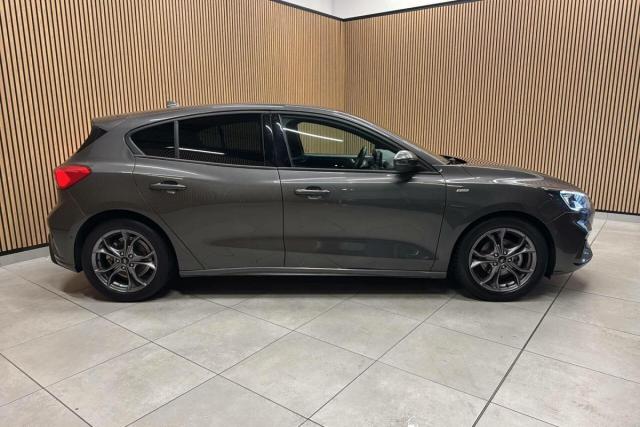 Ford Focus image 8