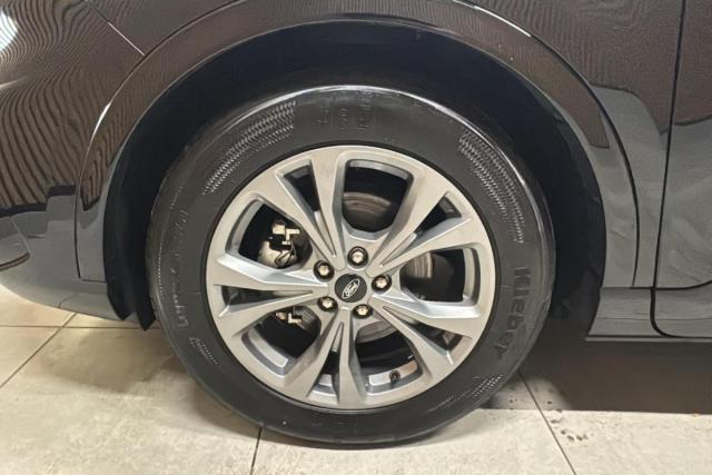 Ford Kuga image 8