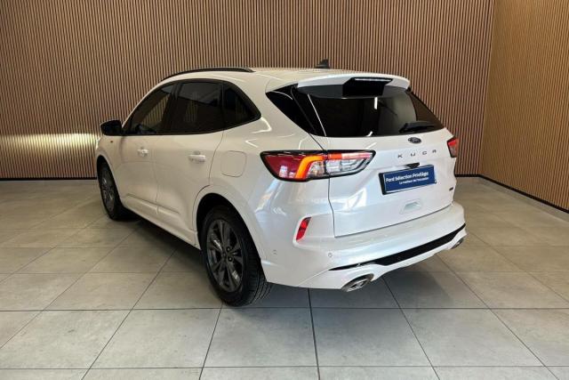 Ford Kuga image 6