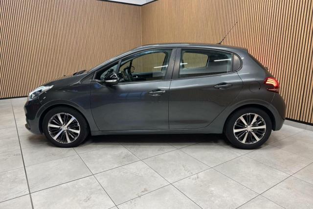 Peugeot 208 image 9
