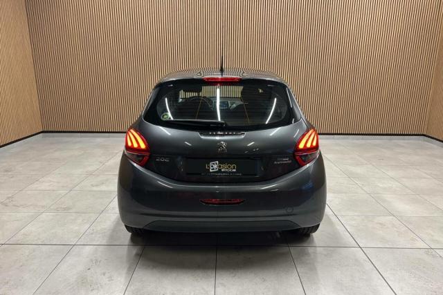 Peugeot 208 image 3