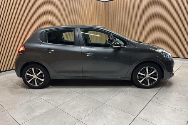 Peugeot 208 image 5