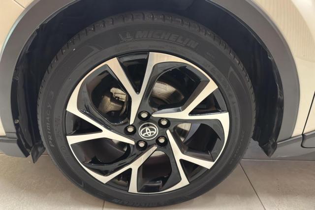 Toyota C-Hr image 8