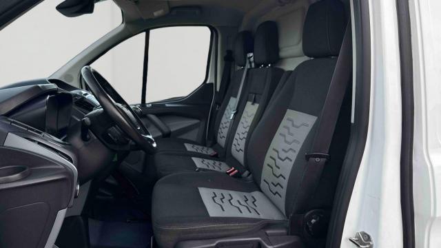 Ford Transit Custom image 2