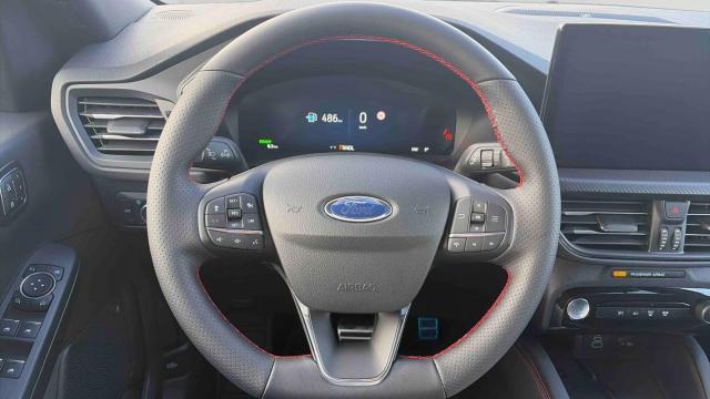 Ford Kuga image 2