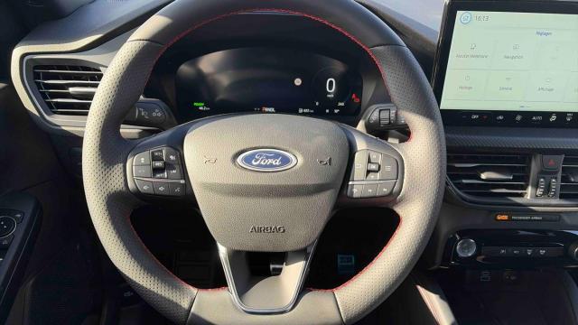 Ford Kuga image 8