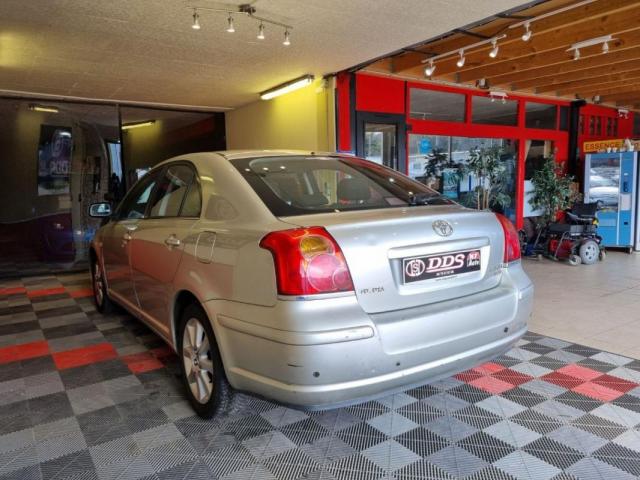 Toyota Avensis image 9