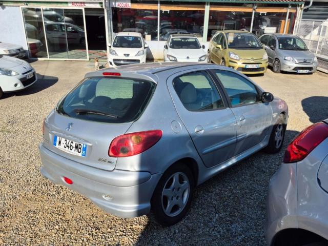 Peugeot 206 image 9