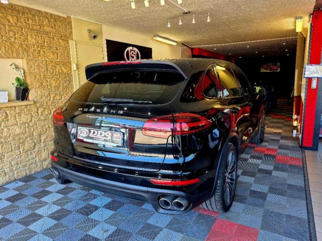 Porsche Cayenne image 2