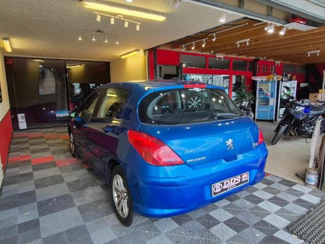 Peugeot 308 image 2