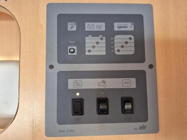 Ford Transit image 7