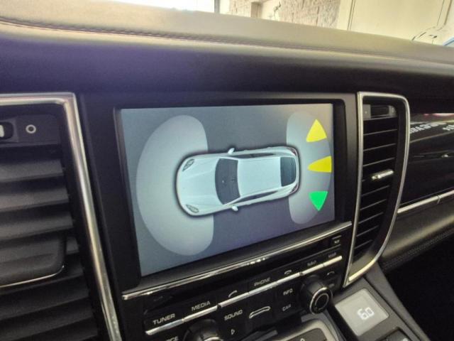 Porsche Panamera image 3
